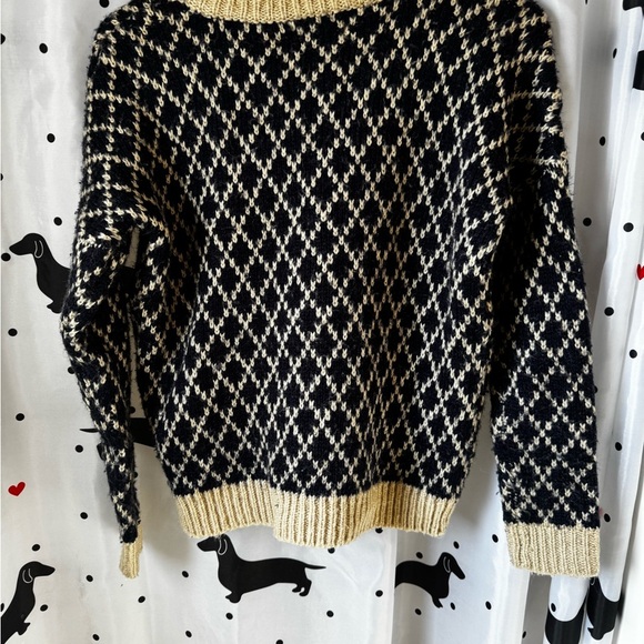 Stylish Black and Cream Women's Sweater - Picture 4 of 4